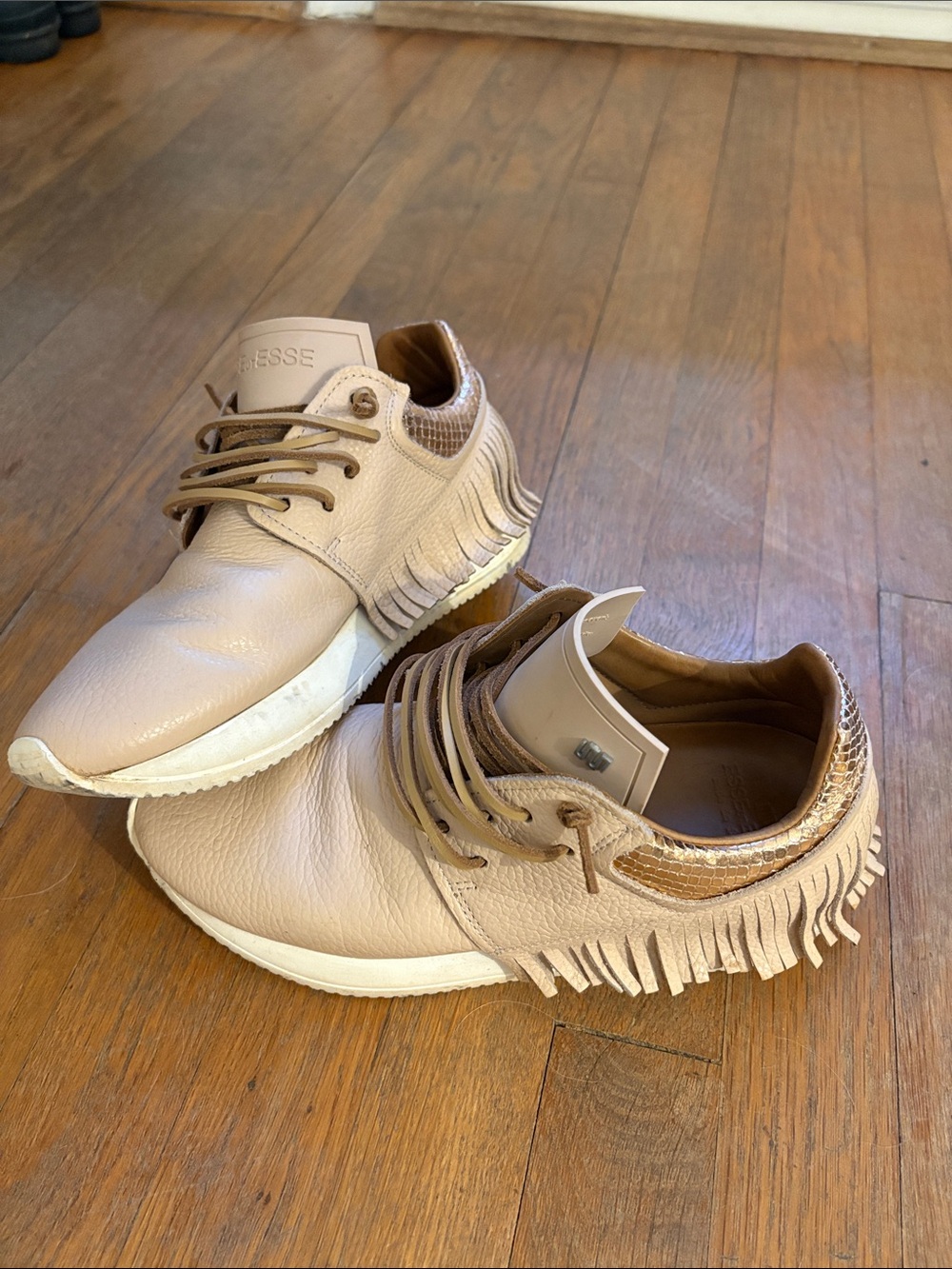 ESSEutESSE light pink leather fringe sneaker